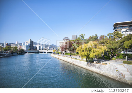 広島平和記念公園　原爆ドーム 112763247