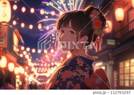 花火大会に行く浴衣を着た若い女性 112763297
