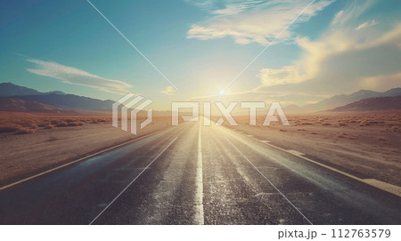 先の見えない道路	 112763579