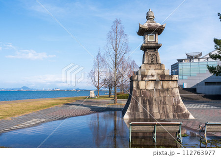 琵琶湖の歩道 遊歩道 歩道橋 琵琶湖の歩道 遊歩道 歩道橋 112763977