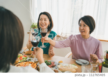 a forty-something woman 112765405