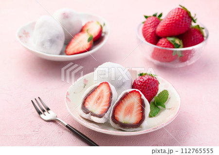 春の和菓子 いちご大福 春の和菓子 いちご大福 112765555