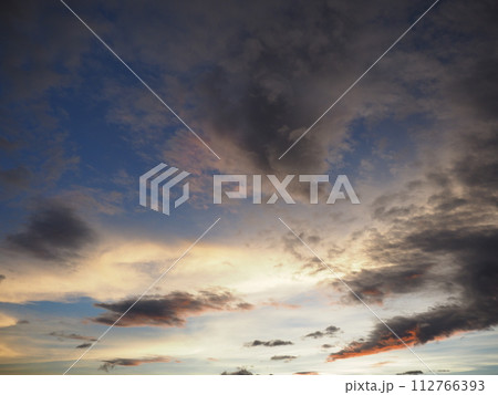 夕日に染まる雲 夕日に染まる雲 112766393