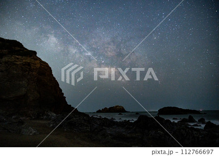 海と天の川 112766697