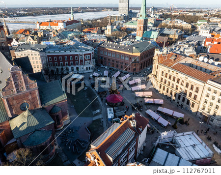 Aerial view of the Christmas market in Riga, Latvia. 112767011