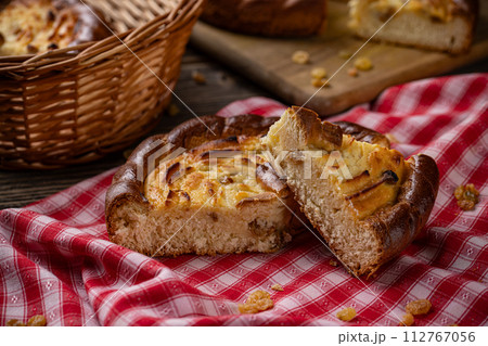 Slice of homemade vanilla cake 112767056