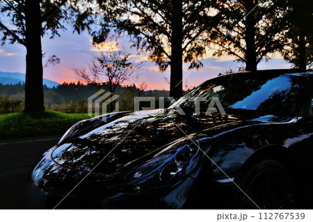 黒いスポーツカー 112767539