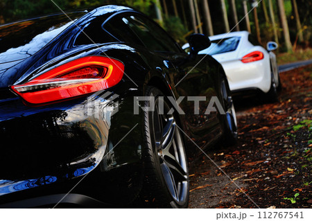 黒いスポーツカー 112767541