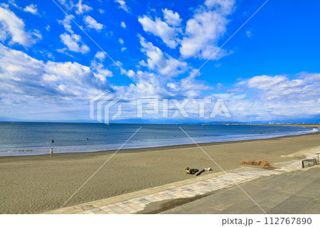 [定額] 初秋の鵠沼海岸の風景 ( 神奈川県 藤沢市 ) 112767890