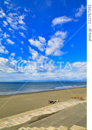 [定額] 初秋の鵠沼海岸の風景 ( 神奈川県 藤沢市 ) 112767891