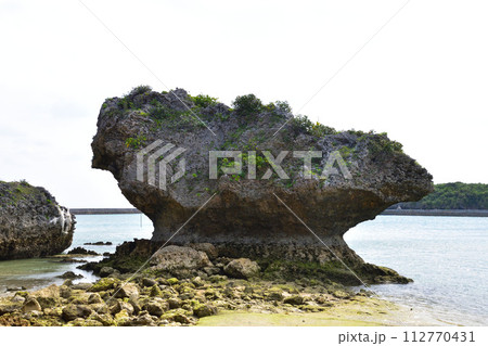 浜比嘉島　キノコ岩 112770431