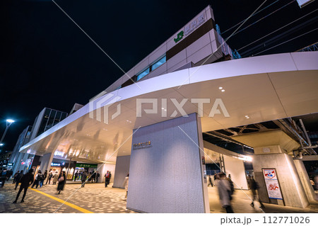 日本の横浜都市景観 関内駅などを望む(夜景) 日本の横浜都市景観 関内駅などを望む(夜景) 112771026