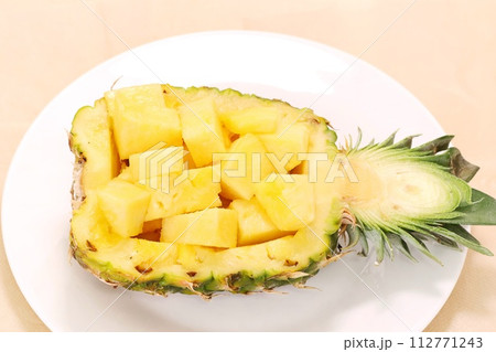 パイナップルバスケット　デザート　白皿 112771243