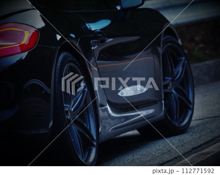 黒いスポーツカー 112771592