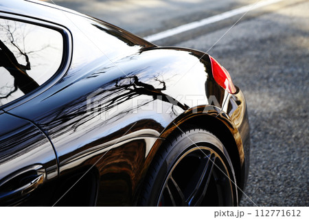 黒いスポーツカー 112771612