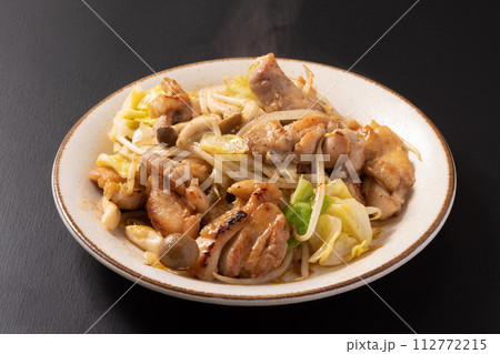 鶏肉の野菜炒め（鶏もも肉　キャベツ　もやし　しめじ） 112772215