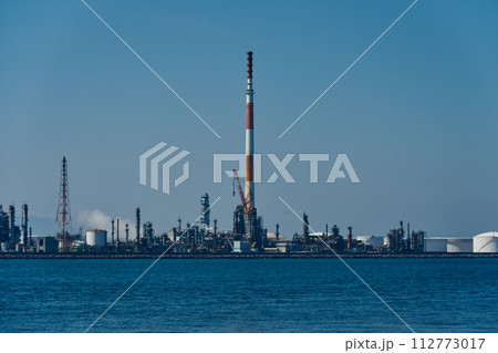 大分市の石油化学コンビナート 112773017