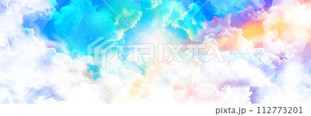 美しく輝く神秘的な光と宇宙に漂う虹色の星雲と星々のファンタジー背景風景ワイドサイズイラスト 美しく輝く神秘的な光と宇宙に漂う虹色の星雲と星々のファンタジー背景風景ワイドサイズイラスト 112773201