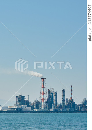 大分市の石油化学コンビナート 112774407