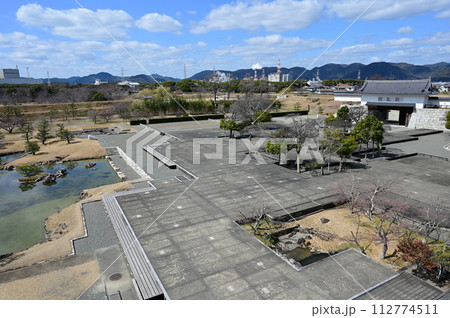 赤穂城の天守台から見た本丸御殿跡 赤穂城の天守台から見た本丸御殿跡 112774511