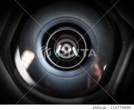 カメラのレンズのイメージ 112774696