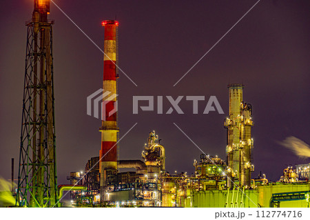 川崎・京浜工業地帯の工場夜景 川崎・京浜工業地帯の工場夜景 112774716