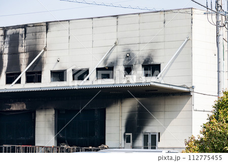 ロジスティックの火災現場 112775455