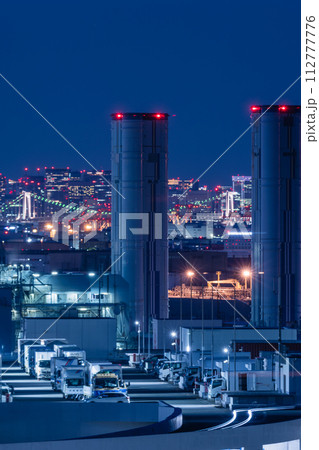 神奈川県川崎市の川崎マリエンからの工場夜景 神奈川県川崎市の川崎マリエンからの工場夜景 112777776