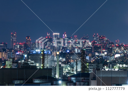 神奈川県川崎市の川崎マリエンからの工場夜景 神奈川県川崎市の川崎マリエンからの工場夜景 112777779