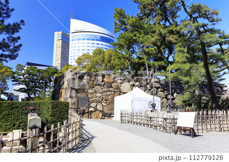 【香川県】晴天の史跡高松城跡・玉藻公園とサンポート高松 112779126