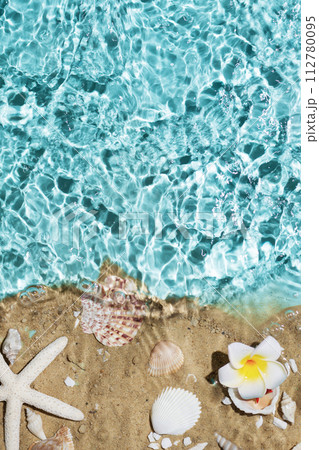 Sea water, sand and seashells background. Summer beach. Summer background. 112780095