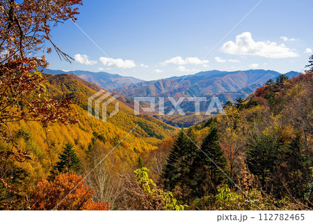 【秋素材】紅葉する山並み《野麦峠》 【秋素材】紅葉する山並み《野麦峠》 112782465