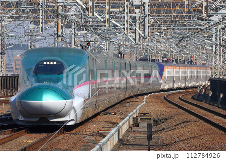 東北新幹線E5系やまびこ号(山形新幹線E8系つばさ併結) 東北新幹線E5系やまびこ号(山形新幹線E8系つばさ併結) 112784926