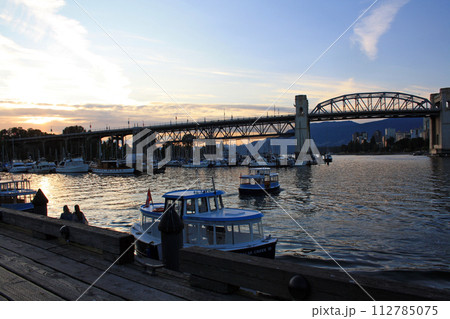 Burrard Bridge over False Creek, Vancouver, Canada 112785075