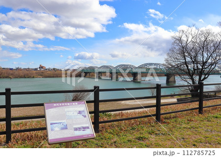 木曽川橋と名鉄名古屋本線の鉄橋とツインアーチ138（笠松みなと公園） 112785725