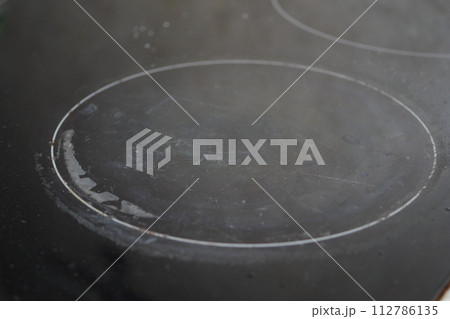 A black dirty electric stove. closeup . 112786135