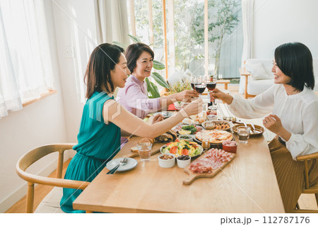 a forty-something woman 112787176