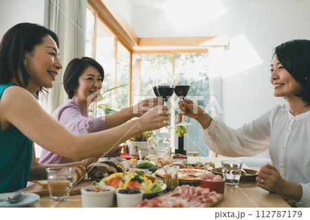 a forty-something woman 112787179