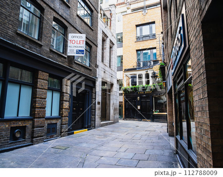 ロンドンの路地裏 112788009