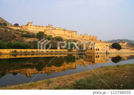 インド ジャイプル郊外の逆さアンベール城 インド ジャイプル郊外の逆さアンベール城 112788038