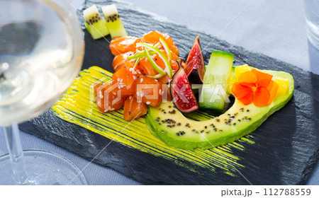 Tuna tartare with avocado and piquant mango sauce Tuna tartare with avocado and piquant mango sauce 112788559