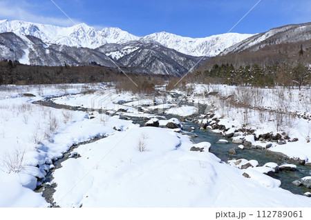 白馬大橋から望む冬の白馬三山 112789061