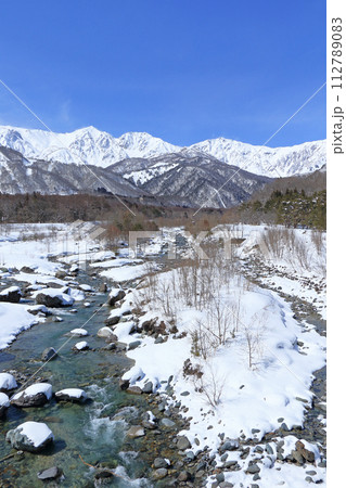 白馬大橋から望む冬の白馬三山 112789083