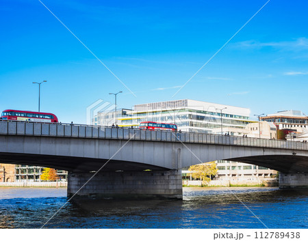 ロンドン橋 112789438