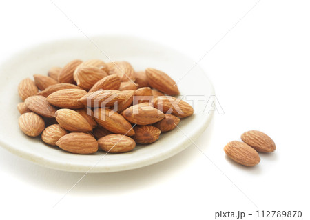 アーモンド 112789870
