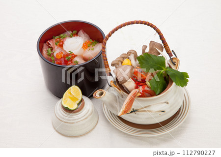 上品な海鮮丼のイメージ画像 ランチ、外食の素材 上品な海鮮丼のイメージ画像 ランチ、外食の素材 112790227