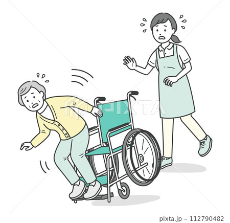 車椅子で転倒しそうになる高齢女性と介護士 112790482