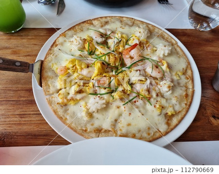 a pizza topped with seafood 112790669