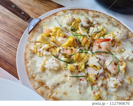 a pizza topped with seafood a pizza topped with seafood 112790670