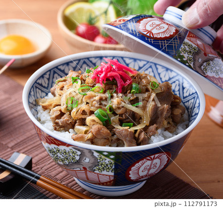 牛カルビ丼 （ 牛丼 ） スタミナ丼 112791173